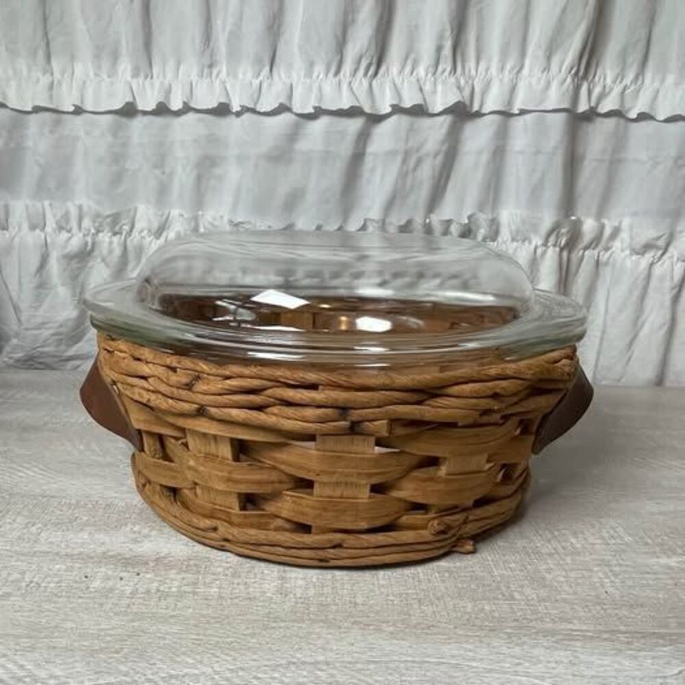 Vintage Pyrex Baker in a Basket 1.5 Qt Casserole Dish 023 Lid Woven Leather